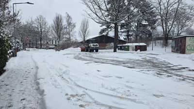 Nachgelagert: Der Winterdienst in den Nebenstraßen. (Foto: tau)