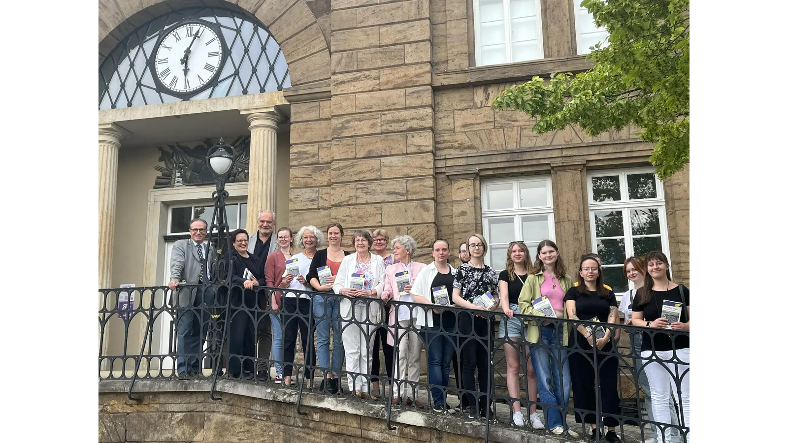 Schülerinnen und Schülerder Schulen Dr. Kurt Blindow (Bückeburg) haben zusammen mit dem LWL-Preußenmuseum in Minden eine Broschüre entwickelt: „Preußen to go“. (Foto: nh)