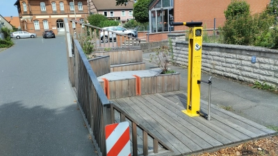 Sorgt für reichlich Kritik: Das Parklet auf der Straße Kleine Heide in Luthe. (Foto: privat)