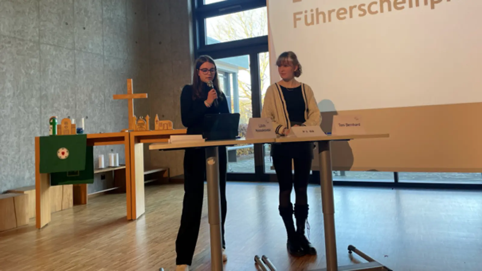 Fahren zum Regionalentscheid: Die Schulsiegerinnen Lillith Kossakowski und Toni Bernhard. (Foto: privat)