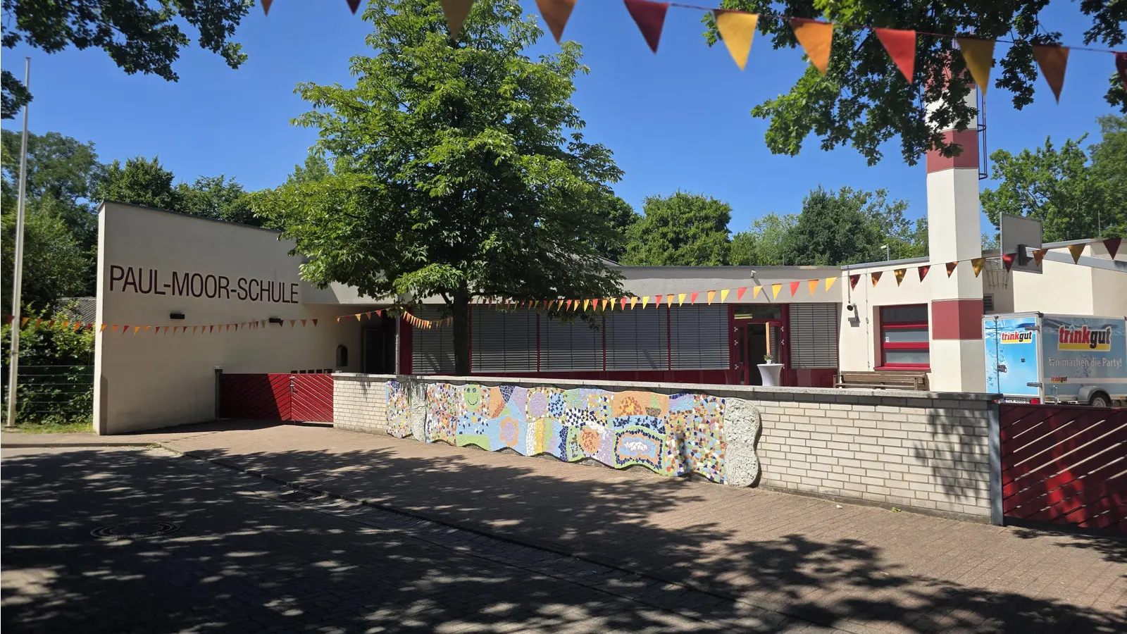 Wird baulich erweitert: Die Paul-Moor-Schule. (Foto: tau)