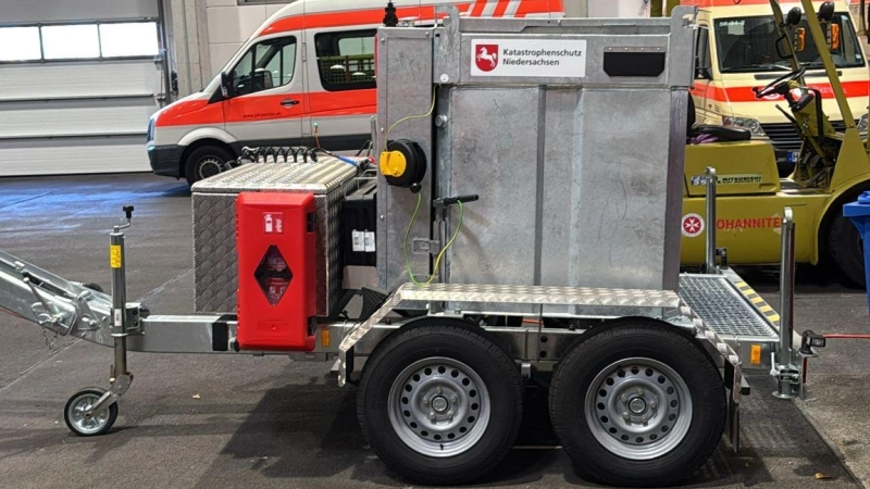 Steht in der Fahrzeughalle der Johanniter-Dienststelle: Der neue Tankanhänger. (Foto: privat)