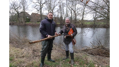 Am Luther See: Jan Schiffers (li.) und Manfred Bartels. (Foto: tau)