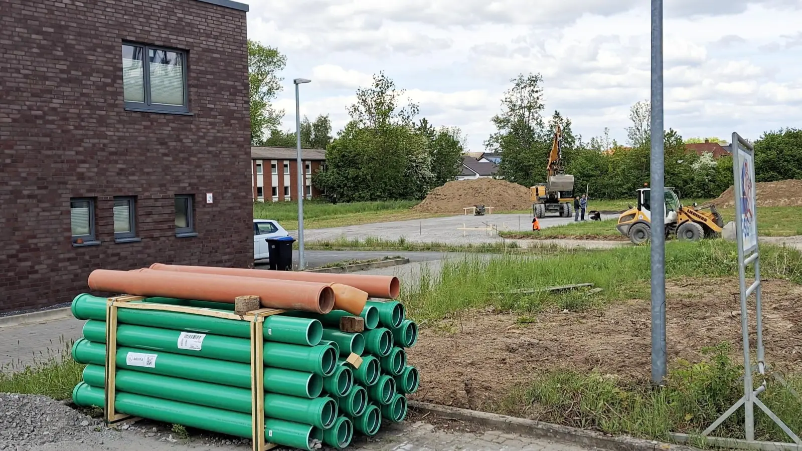 Tiefbauarbeiten sorgen für die Grundanschlüsse der neuen Einrichtung. (Foto: ds)