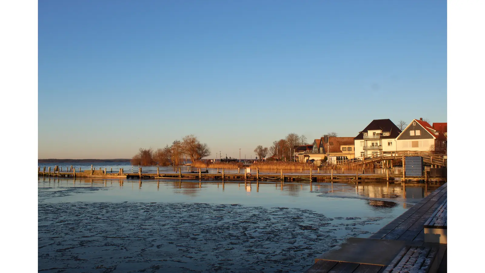 Promenade im Schein der Wintersonne. (Foto: wb)