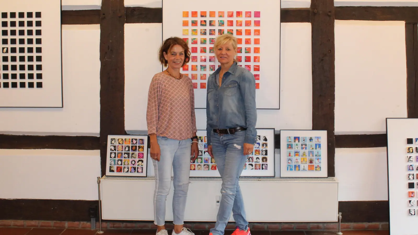 Stellen zusammen aus (v.li.): Christiane Jimenez und Petra Hübner. (Foto: wb)