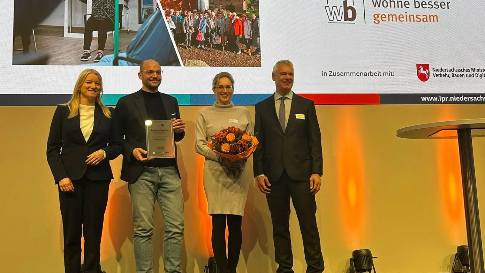 Bei der Preisverleihung (v.li.): Kathrin Wallbaum (Justizministerium), Jost Kemmerich, Axel Brockmann und Kathrin Tietz. (Foto: privat)