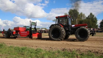 Gespannt warten die Zuschauer bei hoffentlich gutem Wetter auf das zweite Traktor-Pulling.  (Foto: gi)