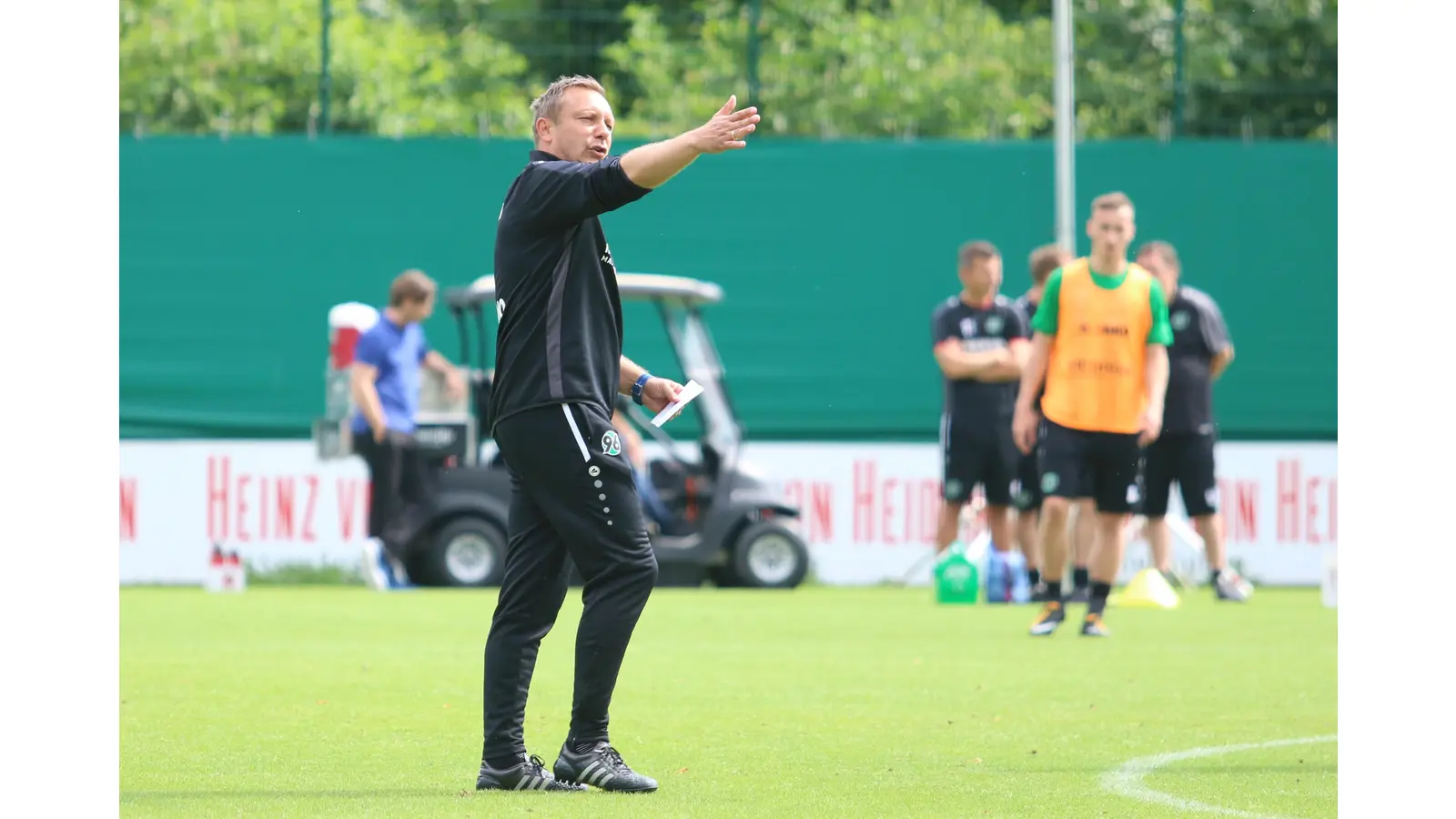 2017 gelang André Breitenreiter der Aufstieg mit 96 sowie anschließend eine erfolgreiche Saison in der Ersten Liga. (Foto: archiv bb 2017)