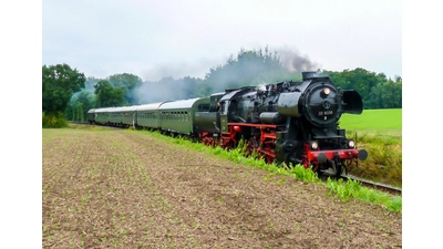 An diesem Wochenende kann man das einmalige Erlebnis einer Dampfeisenbahn durch das sommerliche Schaumburger Land genießen.  (Foto: privat)