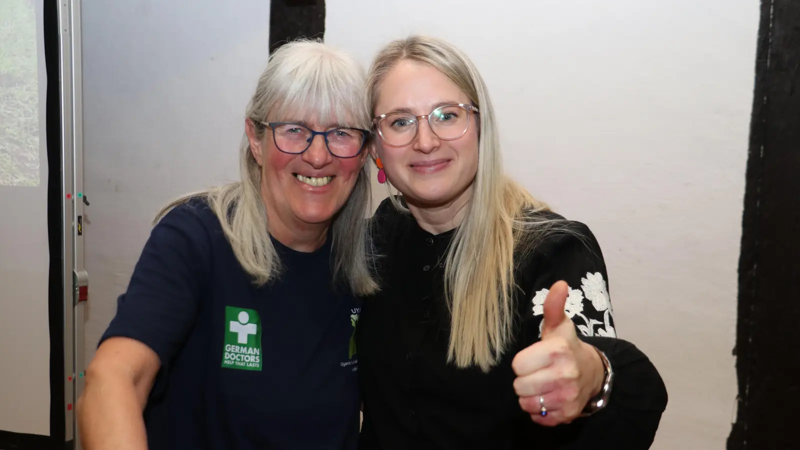 Rossi Niehus (li.) und Marija Giessen: Ein nachdenklicher Abend über die Gesundheitsversorgung in Uganda.  (Foto: gi)