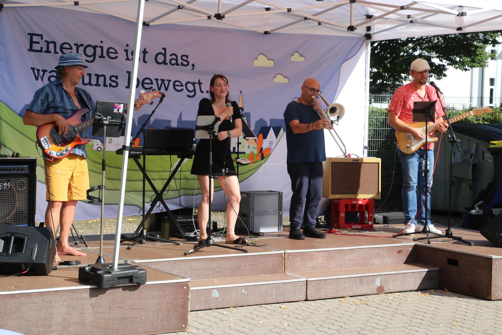 Live-Musik bei den Stadtwerken.  (Foto: gi)