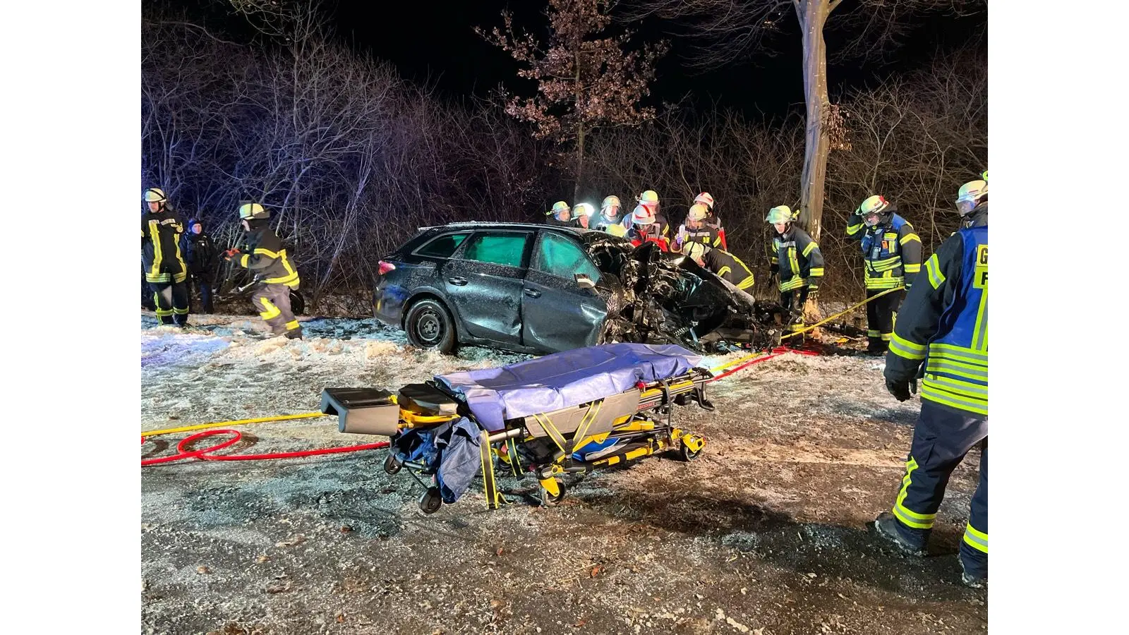 Schwerer Unfall auf der L770: Autofahrer kollidiert mit Bäumen. (Foto: privat)
