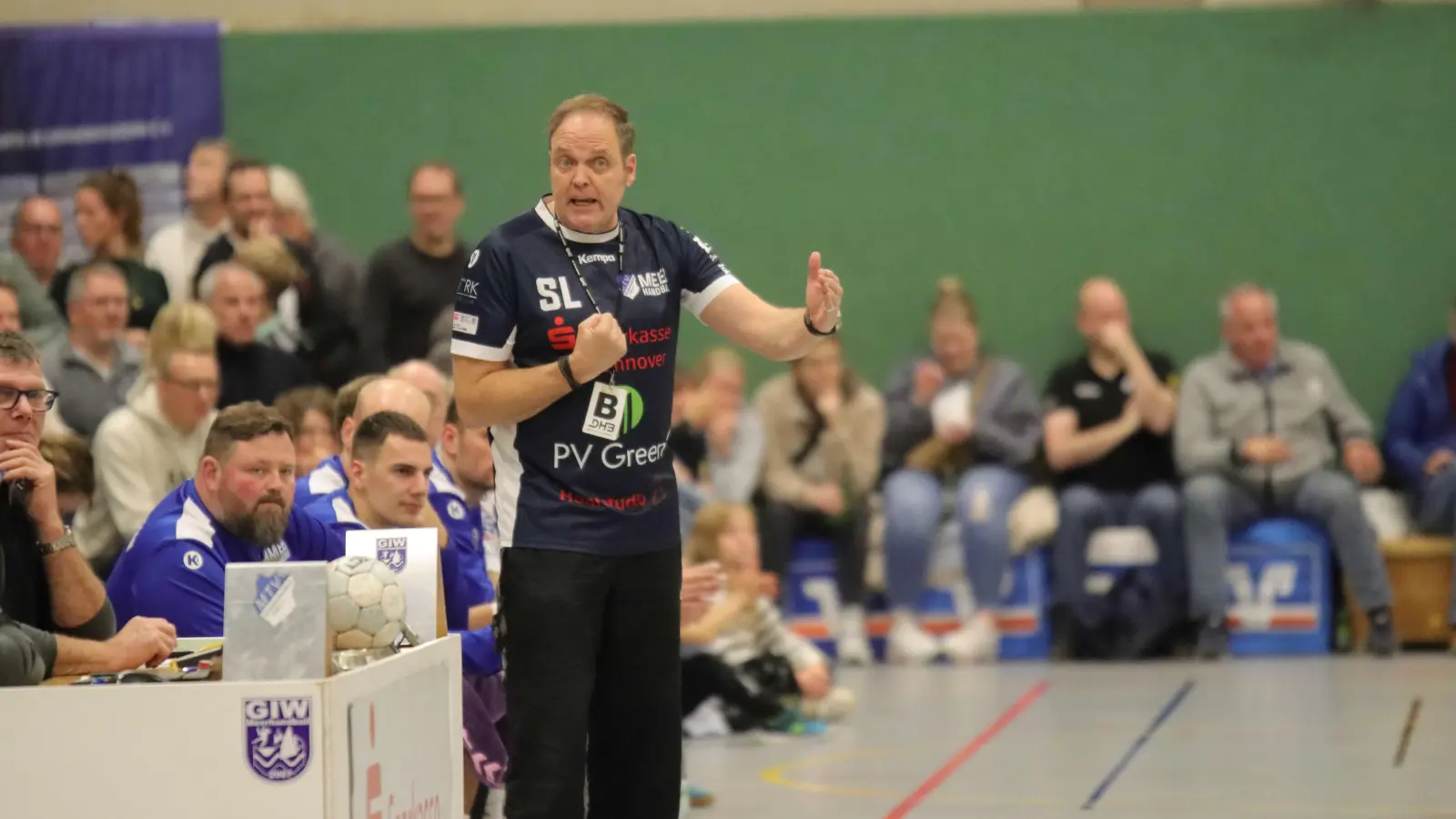 An der Seitenlinie: Trainer Stephan Lux. (Foto: tau)