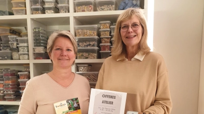 In der Kunstschule: Maren Siemann (li.) und Ulrike Coldewey. (Foto: privat)