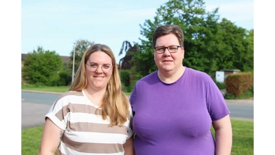 Sabrina Rinne und Nicole Dietrich laden Betroffene herzlich ein, zur Selbsthilfegruppe SHG Liplife zu kommen.  (Foto: bb)