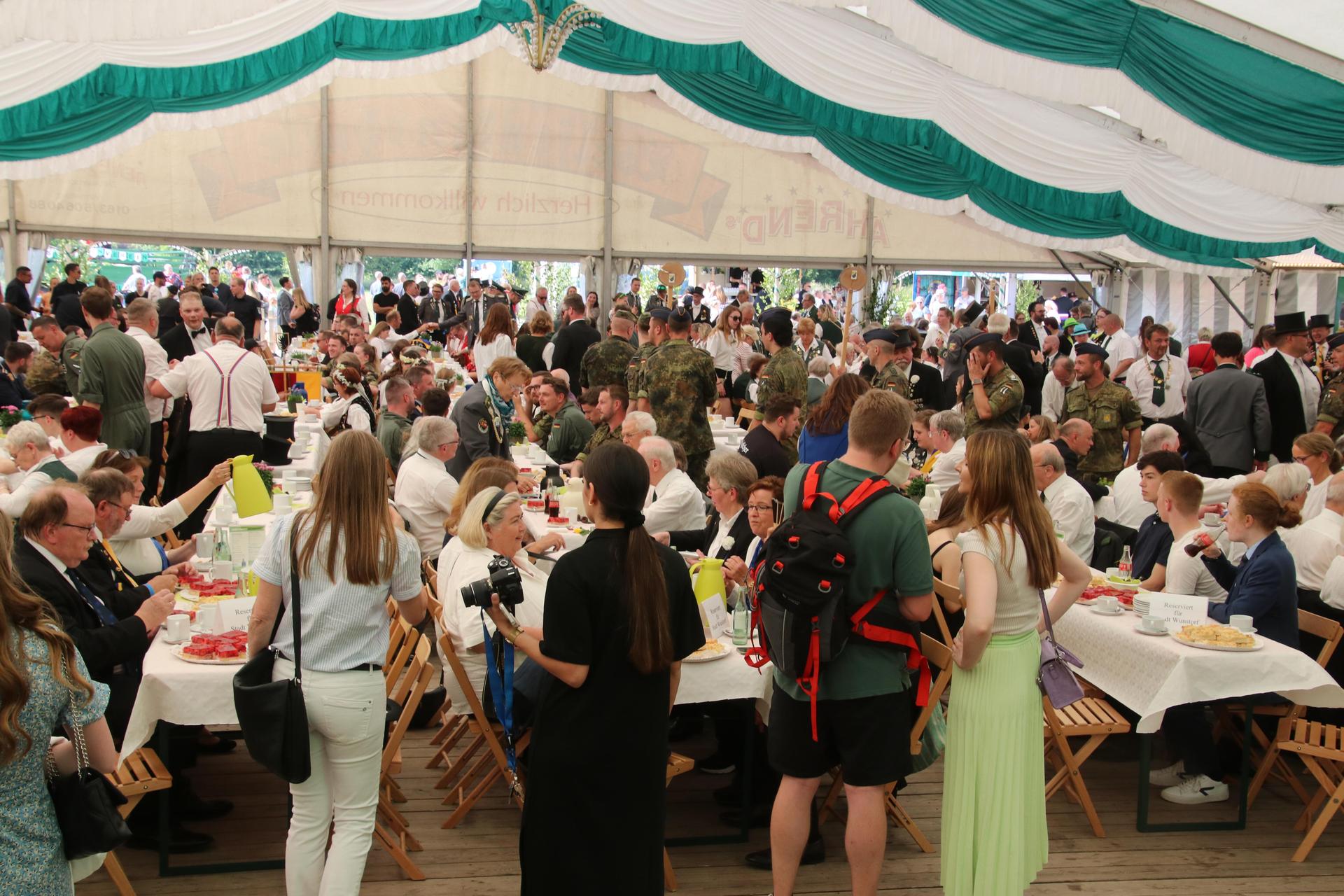 Gut besuchtes Fest am Samstag. (Foto: gi)