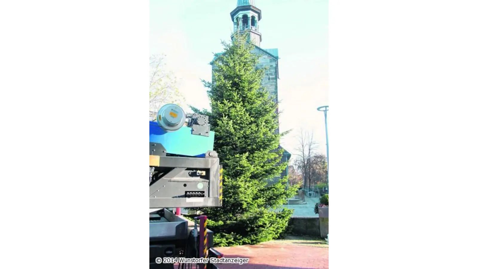 Weihnachtsbaum im Zentrum aufgestellt (Foto: gi)