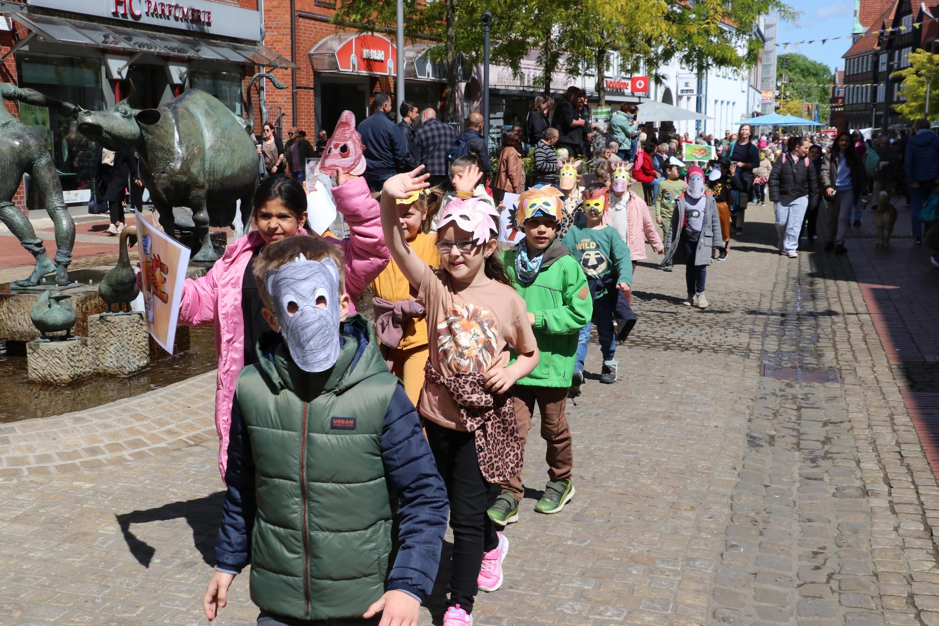Dabei sein ist alles beim Kinderumzug.  (Foto: gi)