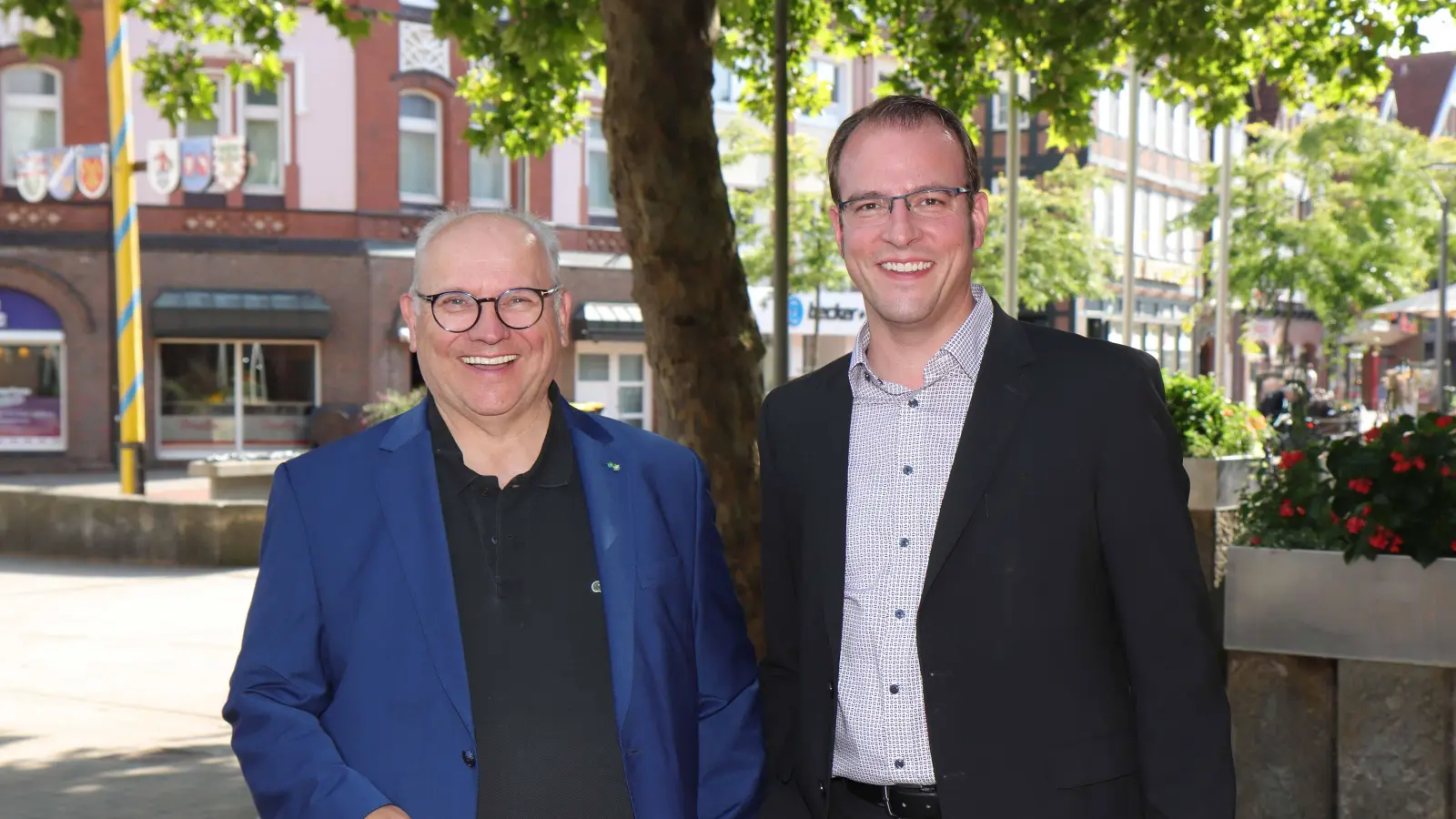 Mit Plan für die Innenstadt (v.li.): Thomas Silbermann und Martin Ehlerding. (Foto: tau)