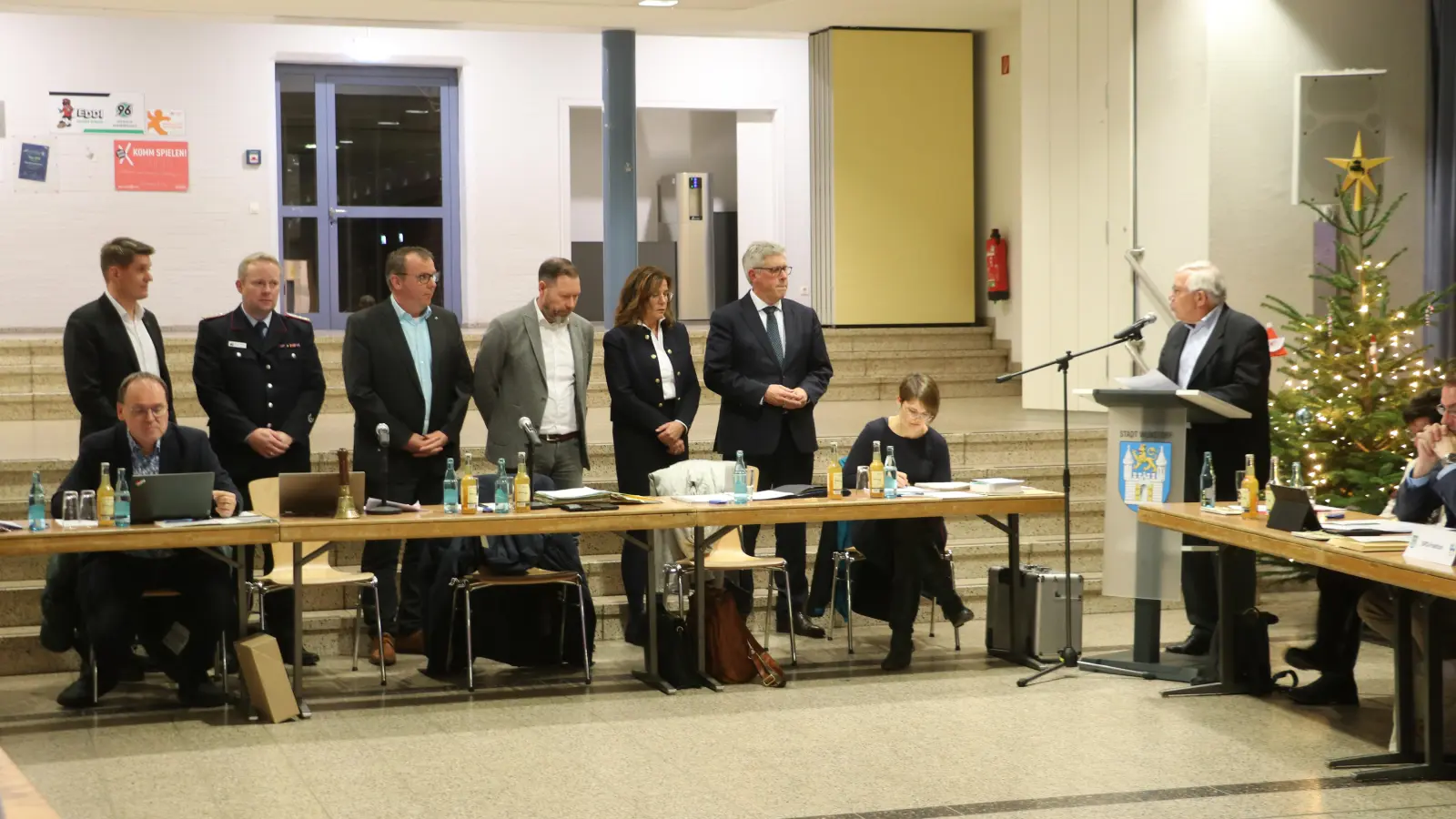 Sind mit der Ehrennadel des Landes Niedersachsen ausgezeichnet worden (v.li.): Alexander Stockum, Martin Ohlendorf, Markus Saars, Alexander Wollny, Wiebke Nickel und Carsten Piellusch. (Foto: gi)