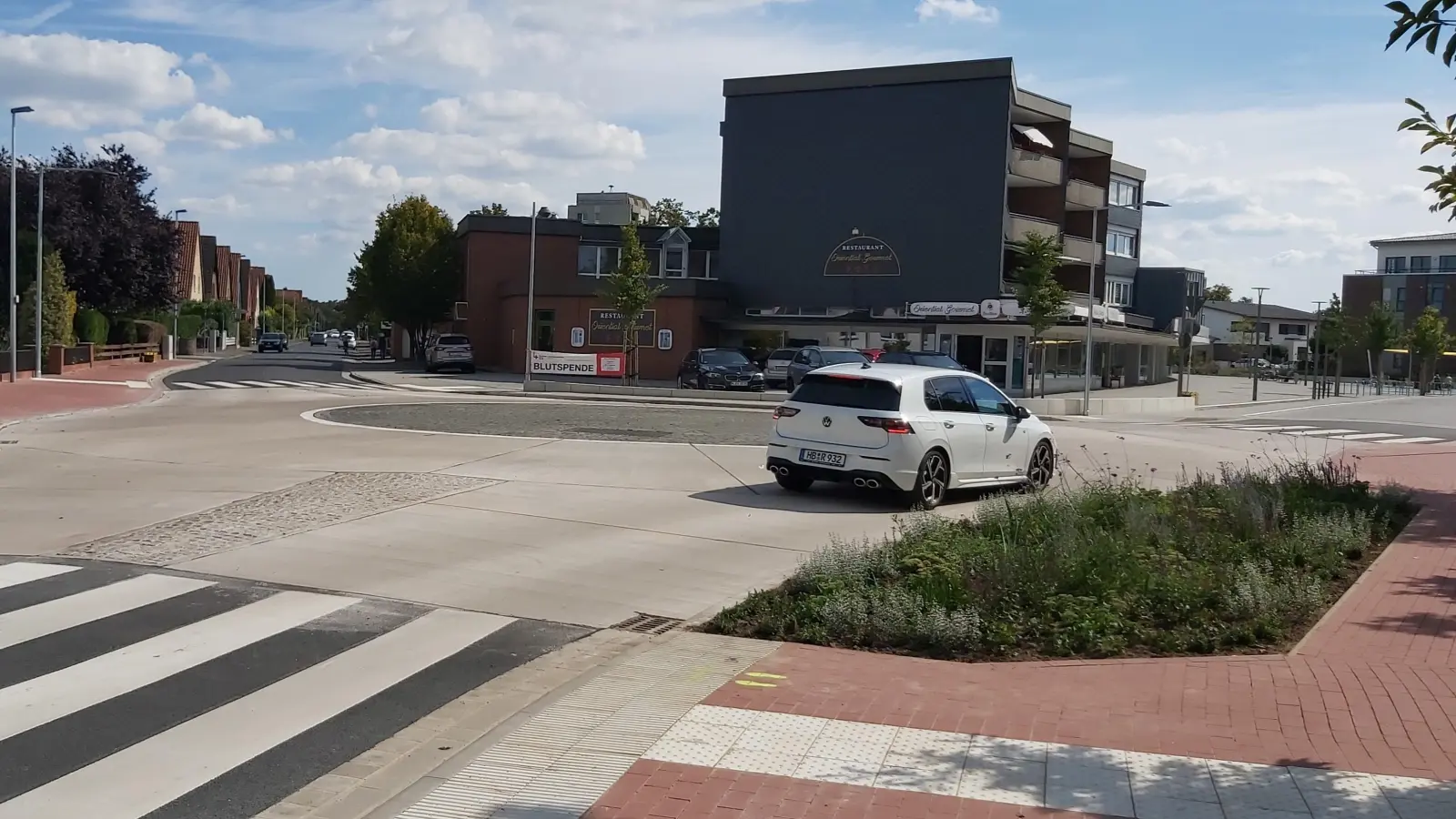 Seit einiger Zeit freigegeben: Der neue Barnekreisverkehr. (Foto: gk)