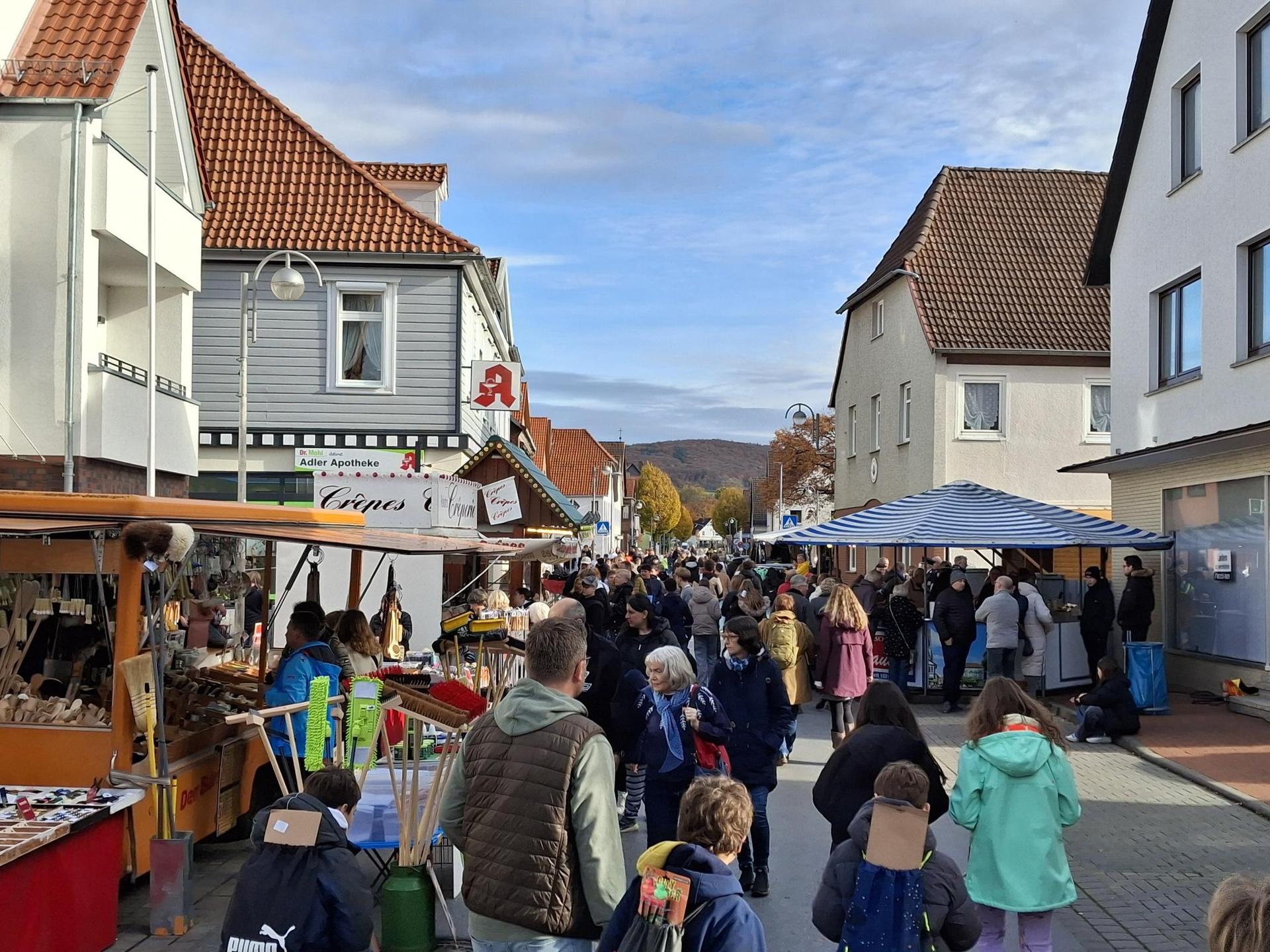 Gut besuchter Markt am Dienstagmittag. (Foto: ds)