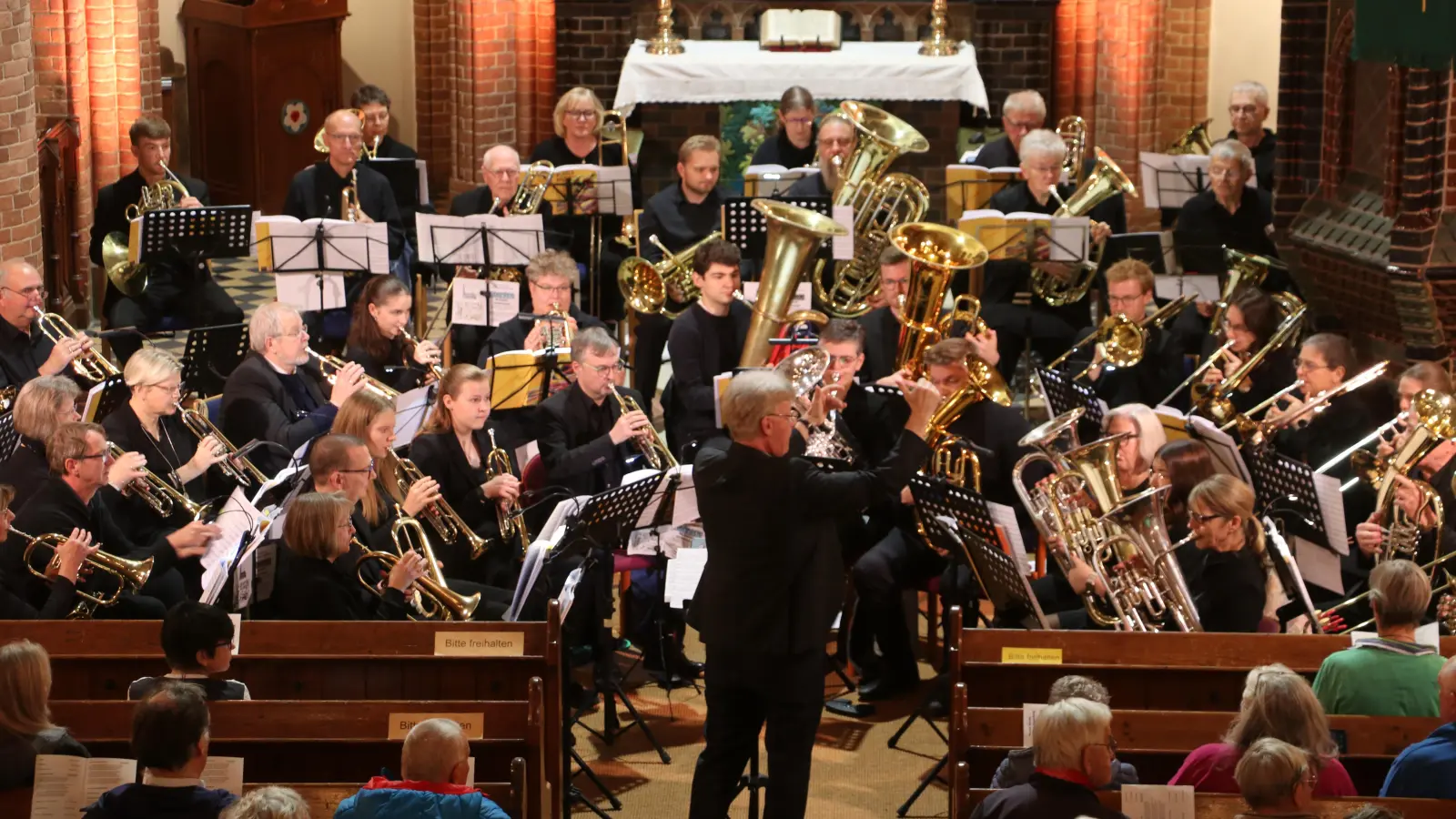 Bilderimpressionen zum 100-jährigen Jubiläum des Posaunenchores Altenhagen-Hagenburg. (Foto: gi)