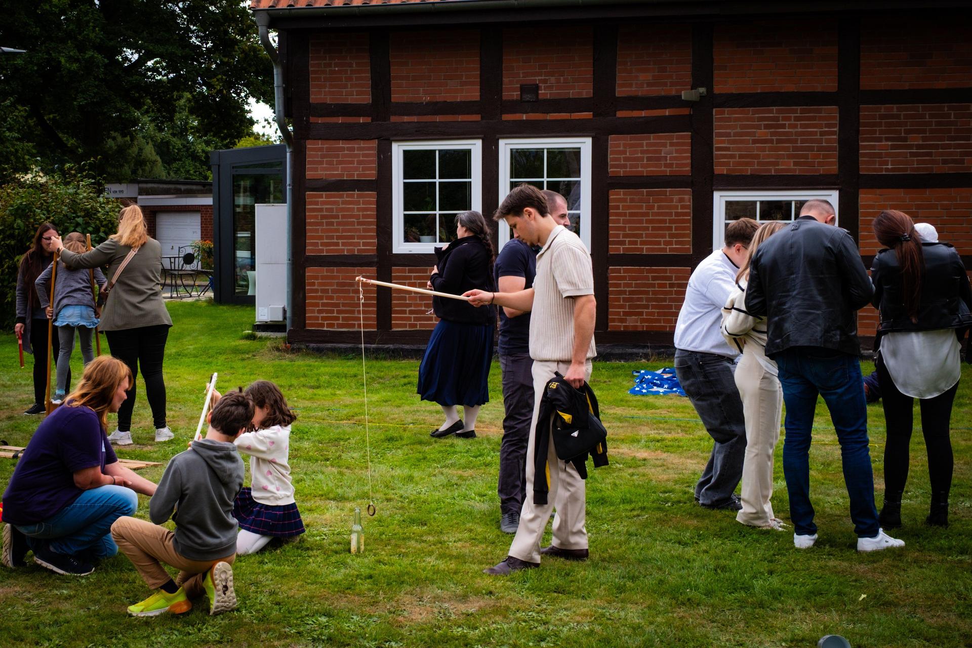 Unter freiem Himmel: Das Tauffest rund um die Sigwardskirche. (Foto: privat)