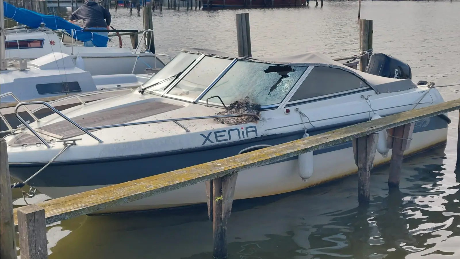 Spuren des Brandes: Das Rettungsboot am Steg. (Foto: privat)