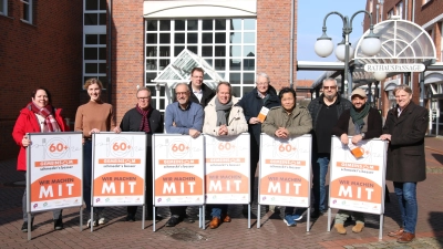 Organisatoren, Gastronomen und Unterstützer geben den Startschuss für die Aktion „Gemeinsam schmeckt´s besser“, Gutscheine sind ab sofort zu haben. (Foto: bb)