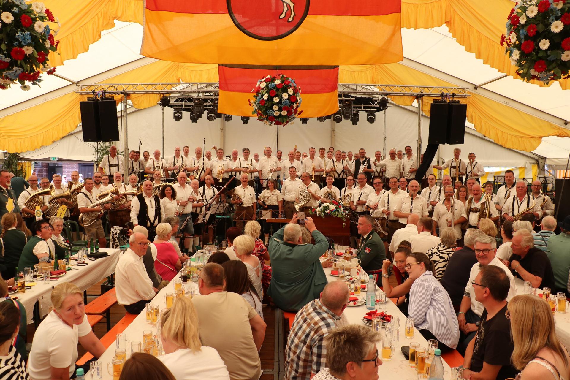 Bildergalerie zum Schützenfest in Hagenburg. (Foto: gi)