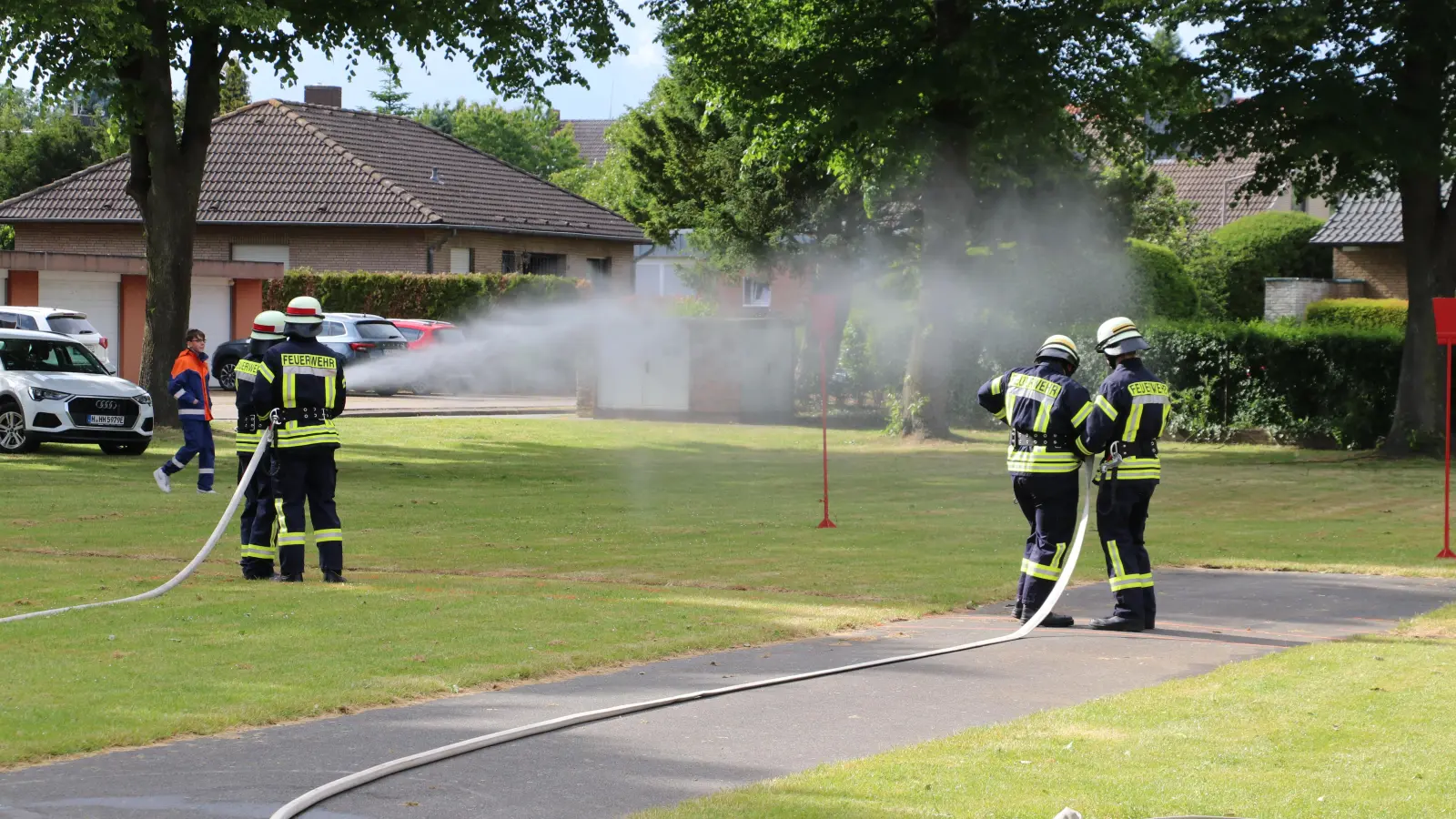 Eimerfestspiele zum 100-jährigen Bestehen der Bokeloher Feuerwehr.  (Foto: gi)