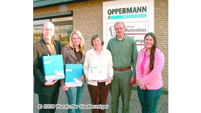 Verlag Heinz Heise überreicht Reisegutscheine (Foto: mk)