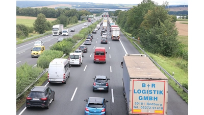 Stauungen und Stockungen auf der Autobahn sind noch bis zum 19. Augst zu erwarten, damit auch weiterhin große Ausweichverkehrsströme durch die umliegenden Ortschaften.  (Foto: Borchers, Bastian)