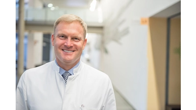Univ.-Prof. Dr. Gunter Aßmann, Direktor der Klinik für Rheumatologie und klinische Immunologie am Johannes Wesling Klinikum Minden. (Foto: „MKK | Sven Olaf Stange“)
