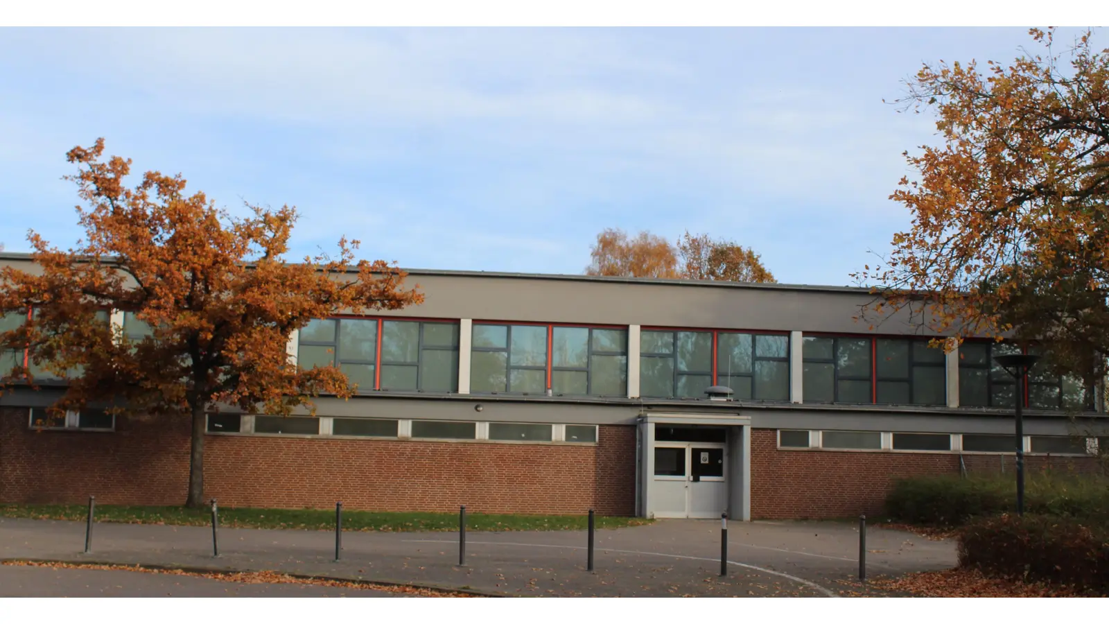 Nicht in Umfrage mangels Beteiligung enthalten: Die Sporthalle Steinhude. (Foto: wb)