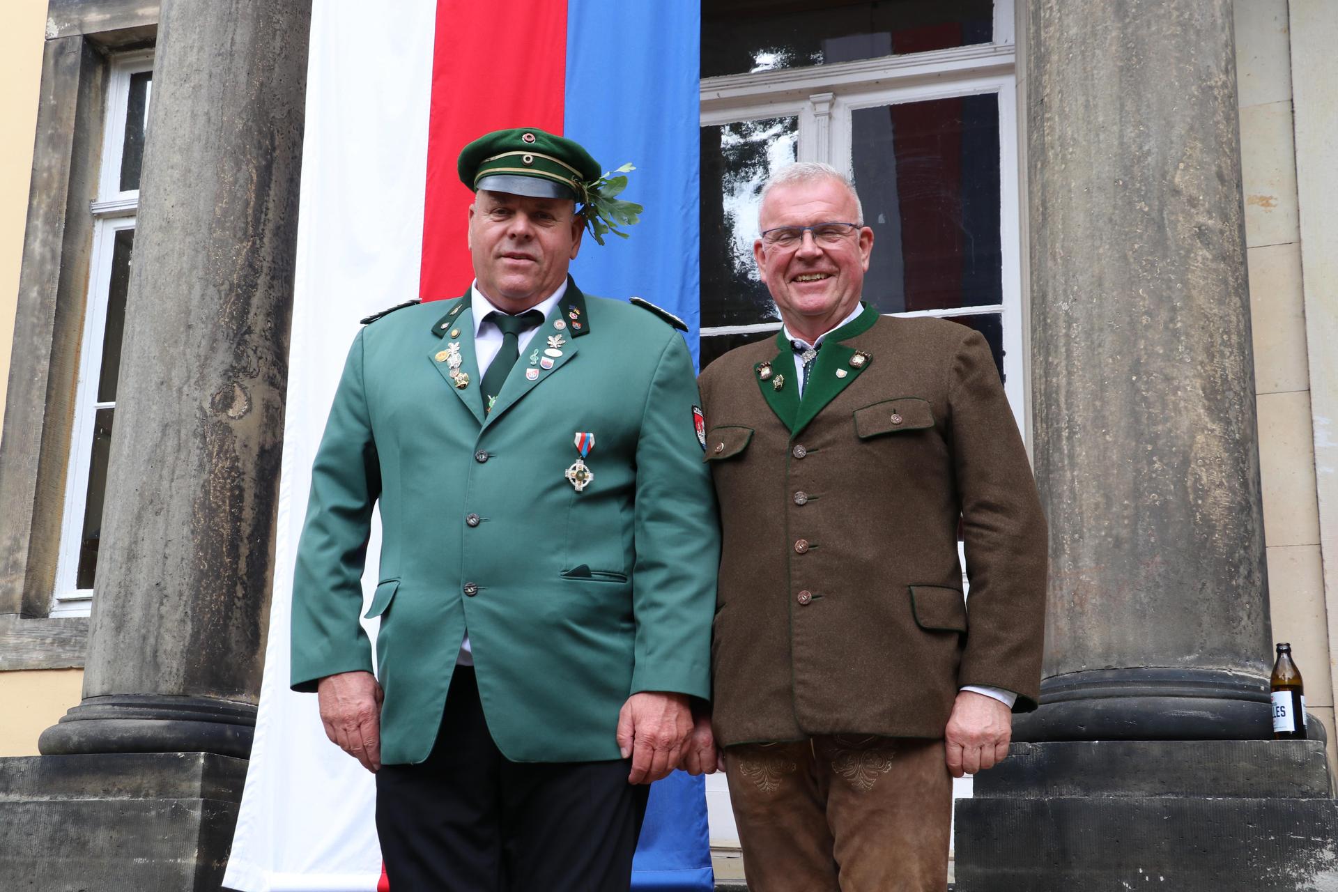 Geehrt (v.li.): Joachim und Wilhelm Schaer für 50-jährige Mitgliedschaft.  (Foto: gi)
