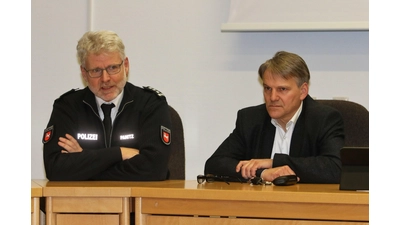 Die Sorgen der Bürger ernst nehmen, aber die Lage auch nicht dramatisieren, so die Argumentation von Kommissariatsleiter Michael Panitz und Bürgermeister Oliver Theiß zur Frage der Sicherheit in Stadthagen.  (Foto: Borchers, Bastian)