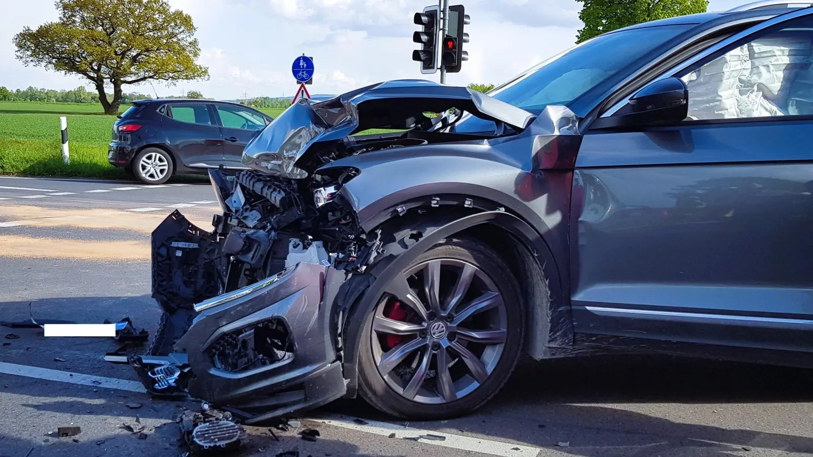 An der Kreuzung B65/L392 kam es zu einem Unfall mit zwei Fahrzeugen. (Foto: Feuerwehr)