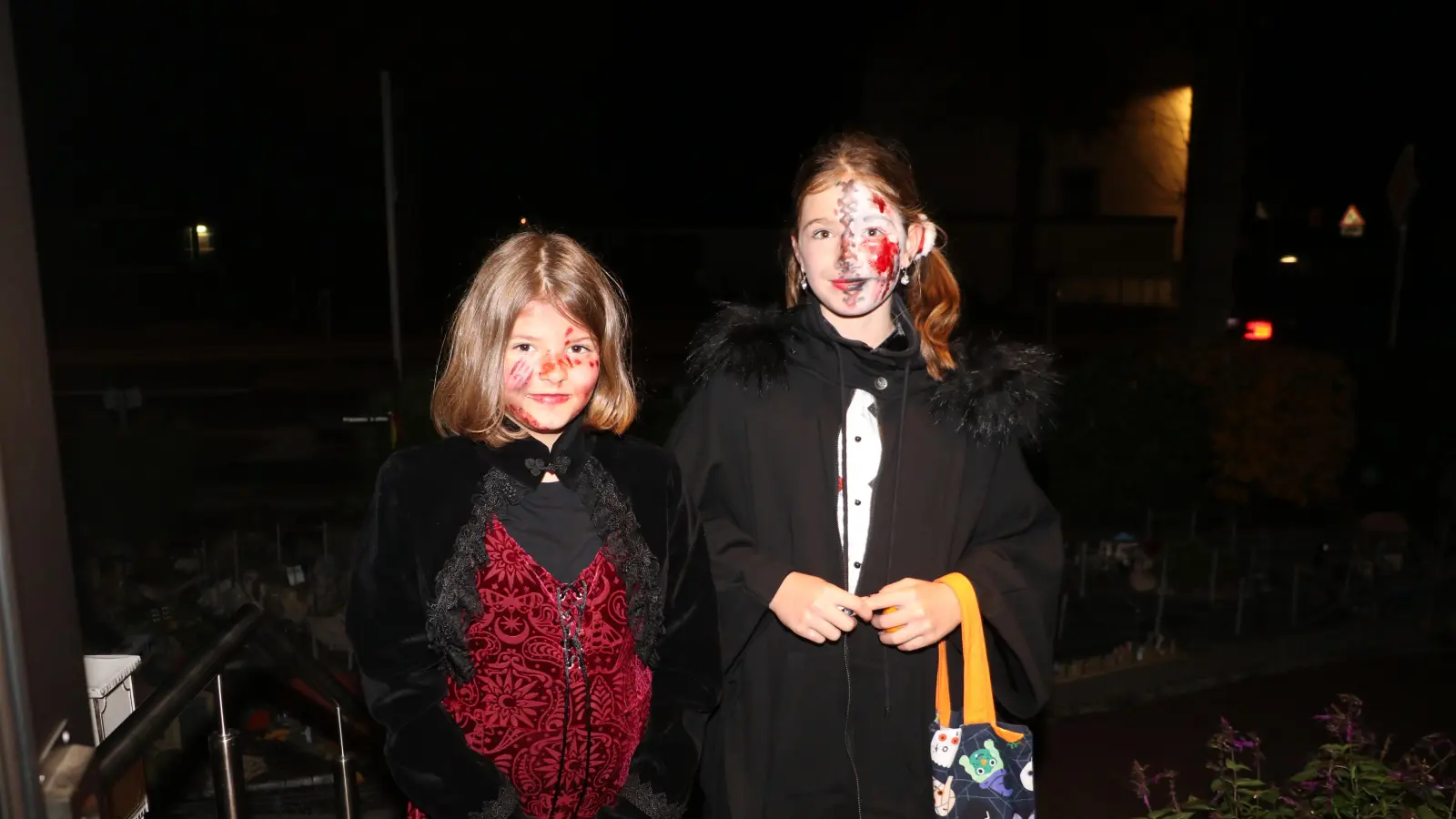 Unterwegs von Tür zu Tür: Elise (li.) und Isabeau. (Foto: gi)