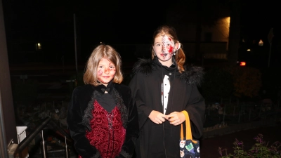 Unterwegs von Tür zu Tür: Elise (li.) und Isabeau. (Foto: gi)