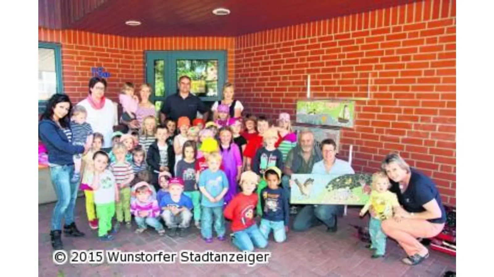 Kinder gestalten die Kunstwerke mit (Foto: gi)