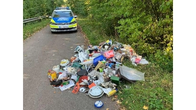 Entsorgter Müll an der Mittellandkanalbrücke. (Foto: privat)