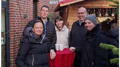 Gäste des Winterflohmarktes: Colette Thiemann (li.) und Jörg Zschetzsche (oben re).  (Foto: privat)