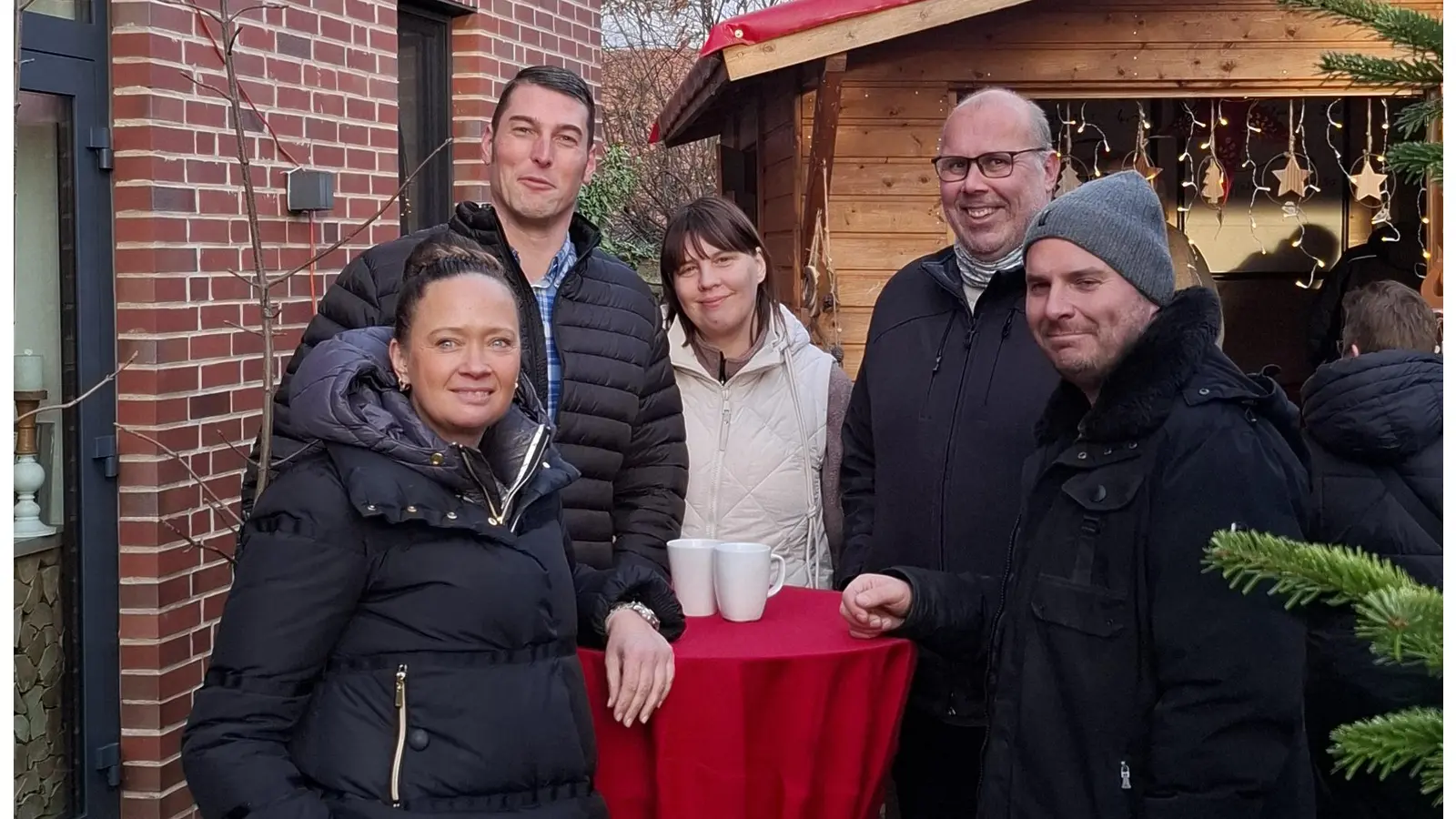 Gäste des Winterflohmarktes: Colette Thiemann (li.) und Jörg Zschetzsche (oben re).  (Foto: privat)