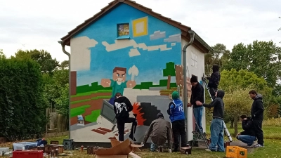 Schick sind die Wände des Stromhäuschens geworden.  (Foto: gi)