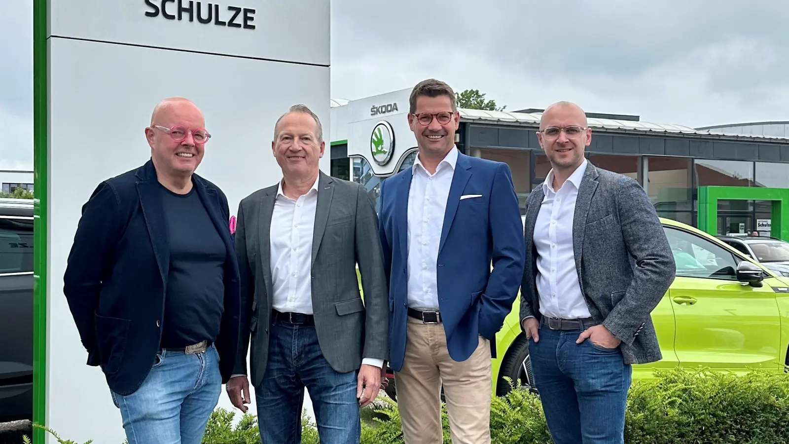 Haben eine Vereinbarung getroffen (v.li.): Karl-Heinz Kahle, Paul Schulze, Thomas Keller und Lukas Kahle. (Foto: privat)