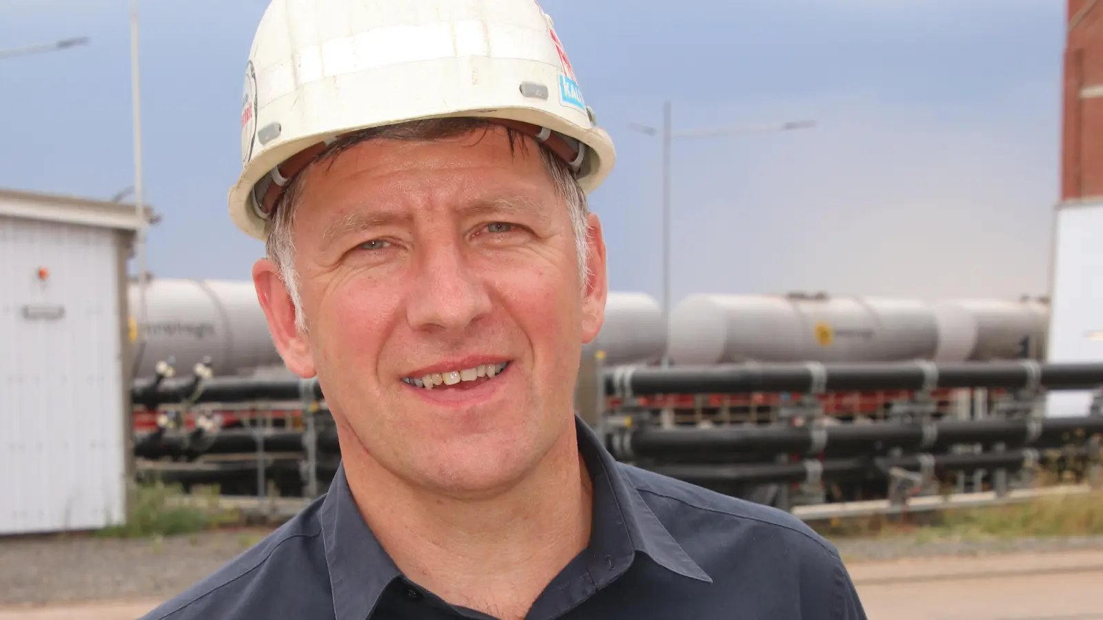 K+S-Standortleiter Carsten Möller informierte die betreffenden Einwohner über die Straßenbaumaßnahme.  (Foto: gi)