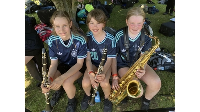 Bei hochsommerlichen Temperaturen zeigen die Schüler des Ratsgymnasiums Ausdauer und Begeisterung.  (Foto: privat)
